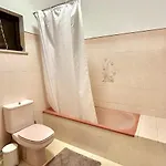 ヴィラ Casa Portela ヴィーラ・ノーヴァ・デ・カセラ